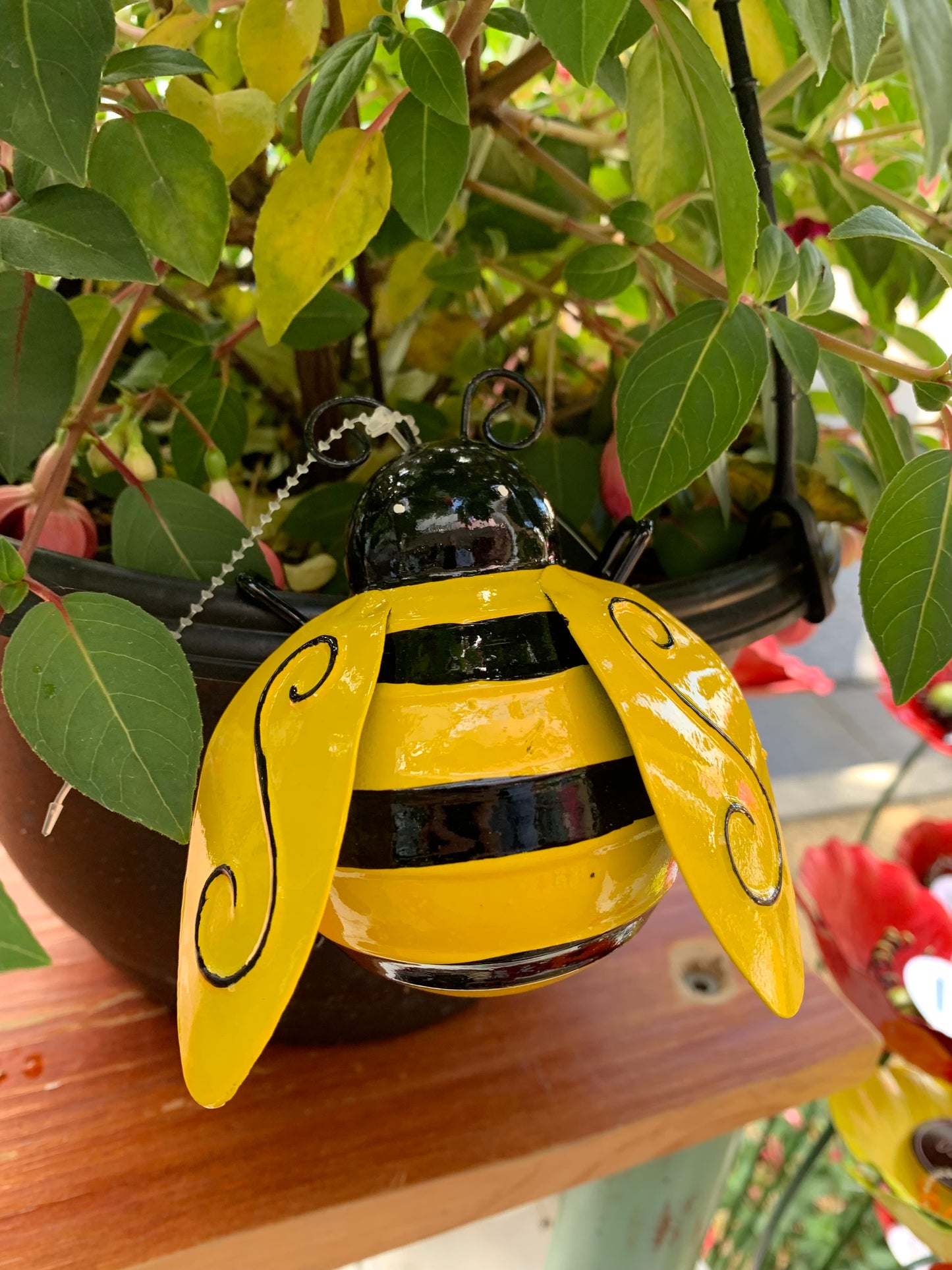 Bee yellow pot sitter