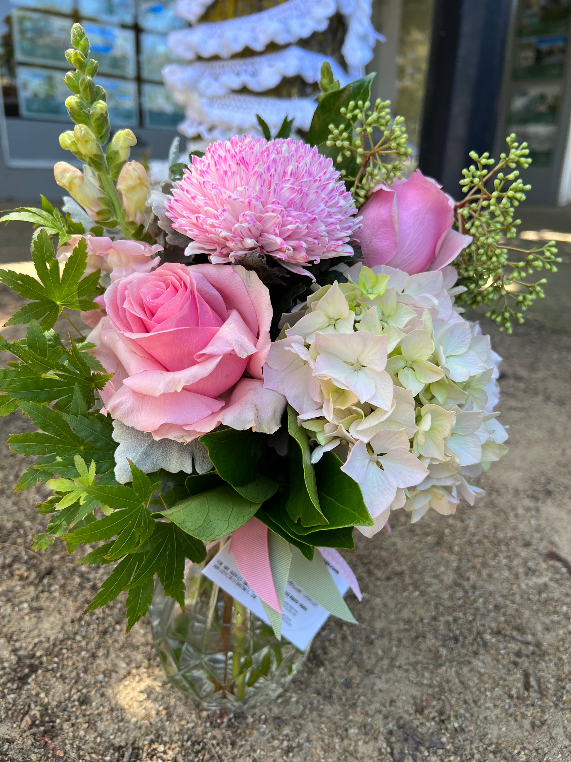 pink vase arrangement flowers in a vase pastel for delivery within the Mornington Peninsula Mornington Florist Mount Eliza florist birthday flowers anniversary flowers sympathy flowers get well soon flowers just because congratulations